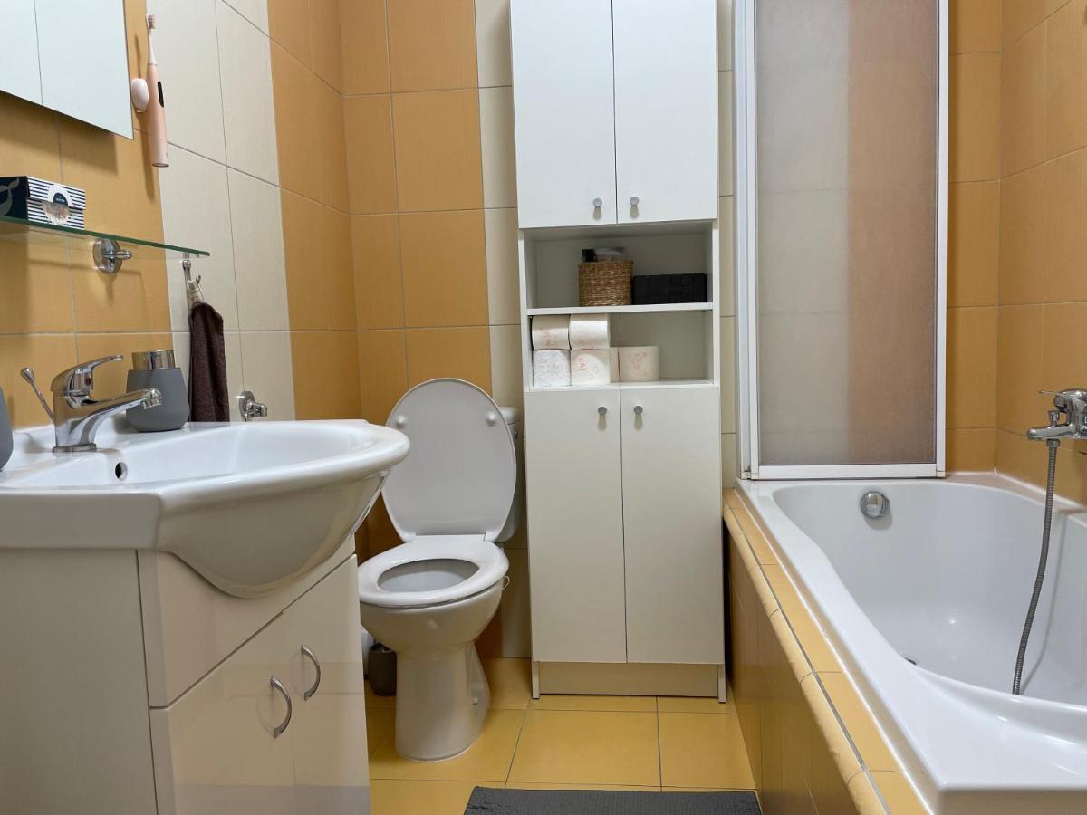 Cozy Apartment Near The City Center Hradec Králové 외부 사진