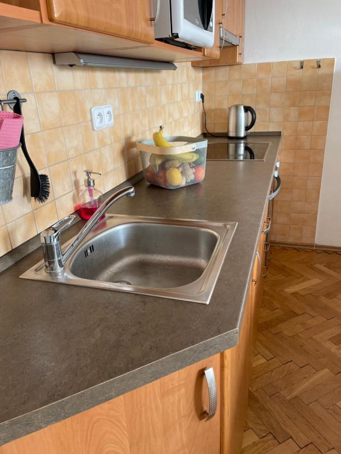 Cozy Apartment Near The City Center Hradec Králové 외부 사진